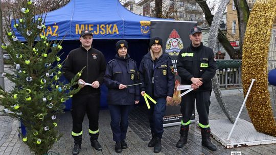 Żeby Święta były bezpieczne. „Odblaskowa choinka” Straży Miejskiej
