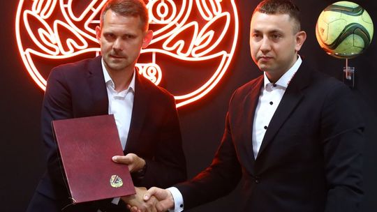 Zespół KSZO 1929 Ostrowiec Świętokrzyski z nowym trenerem
