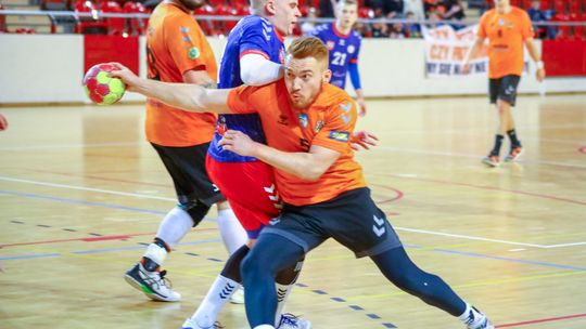 Zimny prysznic szczypiornistów KSZO