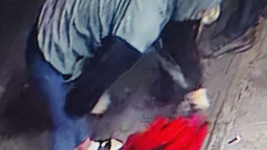 Złodzieje przyszli po bilon na myjnię... w klapkach i skarpetkach 