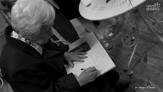 Zmarła Joanna Chruszczyńska, ostrowiecka poetka i kurierka Armii Krajowej