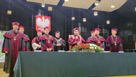 Zmiana rektora na inauguracji Staropolskiej Akademii Nauk Stosowanych