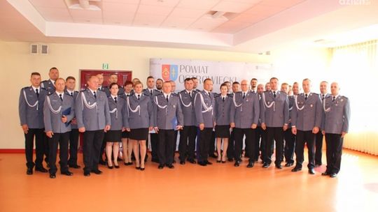 Zobacz, jak policjanci z Ostrowca świętowali awanse