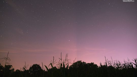 Zorza Polarna, spalająca się rakieta i Starlinki