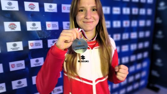Zuzanna Gołębiewska z WKB RUSHH Kielce wicemistrzynią Europy Juniorów w boksie Zuzanna Gołębiewska z WKB RUSHH Kielce wicemistrzynią Europy Juniorów w boksie