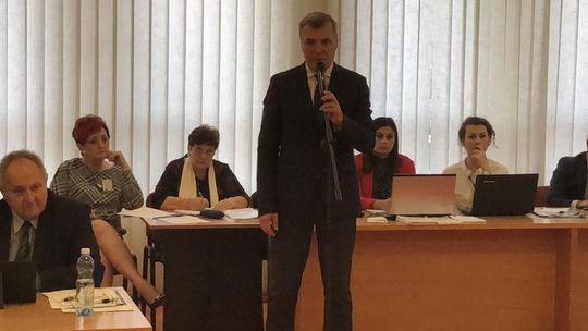 Zwolnienia, zamykanie oddziałów   i milionowy kredyt ostrowieckiego szpitala