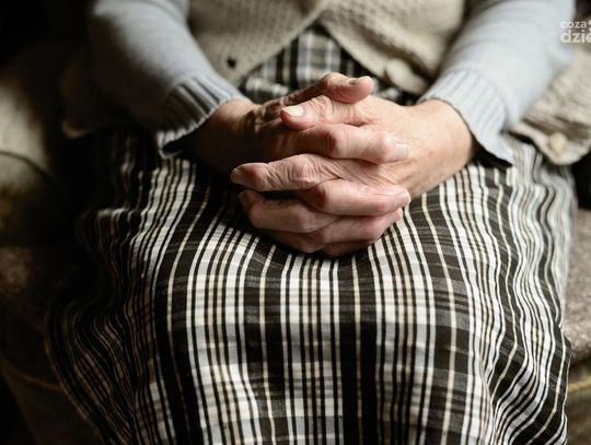 83-latka uwierzyła w historię o wypadku. Straciła 235 tys. złotych
