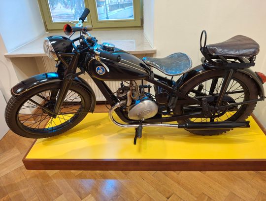 90 lat Automobilklubu Kieleckiego. Wyjątkowa wystawa przypomina historię motoryzacji regionu