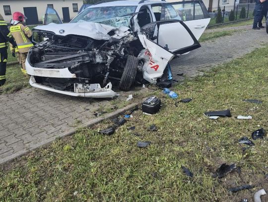Czołowe zderzenie dwóch skód w Piotrowcu. Jedna osoba trafiła do szpitala Czołowe zderzenie dwóch skód w Piotrowcu. Jedna osoba trafiła do szpitala