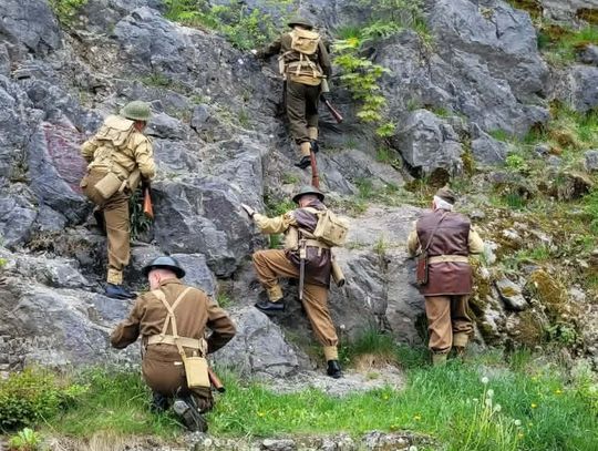 III Marsz Mulników przeszedł przez Kadzielnię. Uczcili pamięć bohaterów Monte Cassino III Marsz Mulników przeszedł przez Kadzielnię. Uczcili pamięć bohaterów Monte Cassino