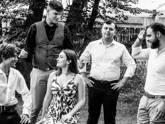 Muzyczna fuzja tradycji i jazzu. GUZIK&CHOŁOMIEJ wystąpią w ramach Lata w Filharmonii
