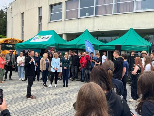 Piknik zawodów deficytowych w Kielcach zachęcał młodzież do wyboru szkolnictwa branżowego