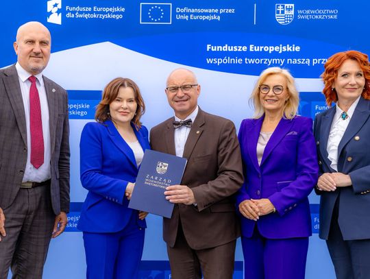 Podpisanie umów na dofinansowanie inwestycji samorządowych w Pałacu Karskich we Włostowie