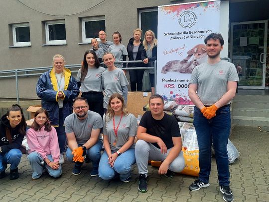 Pracownicy BGK pomagają w schronisku w Dyminach. Wolontariat na rzecz bezdomnych zwierząt