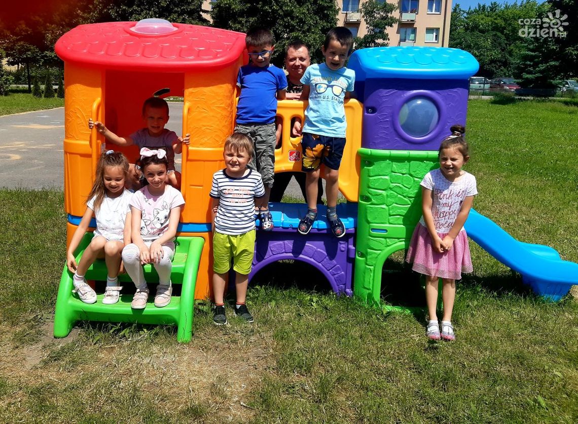 11-stka na fali 89.6 FM: Na ślubie ludzie przyrzekają sobie miłość, a wesele może trwać nawet dwa dni! 11-stka na fali 89.6 FM: Na ślubie ludzie przyrzekają sobie miłość, a wesele może trwać nawet dwa dni!