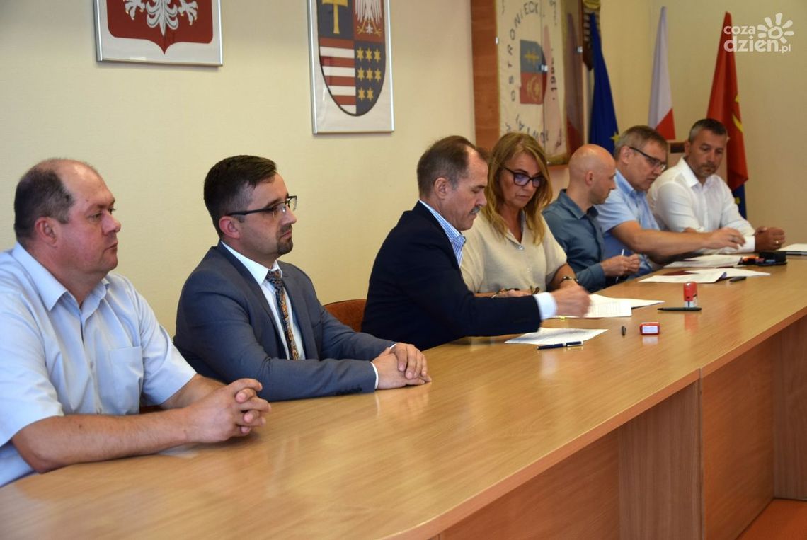 12 km dróg w powiecie ostrowieckim zostanie wyremontowanych 12 km dróg w powiecie ostrowieckim zostanie wyremontowanych