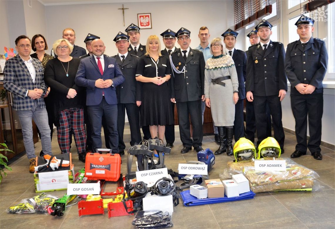 122 tys. zł z Ministerstwa Sprawiedliwości dla jednostek OSP: Odrowąż, Czarna, Gosań, Adamek, Stąporków, Kozia Wola, Krasna 122 tys. zł z Ministerstwa Sprawiedliwości dla jednostek OSP: Odrowąż, Czarna, Gosań, Adamek, Stąporków, Kozia Wola, Krasna