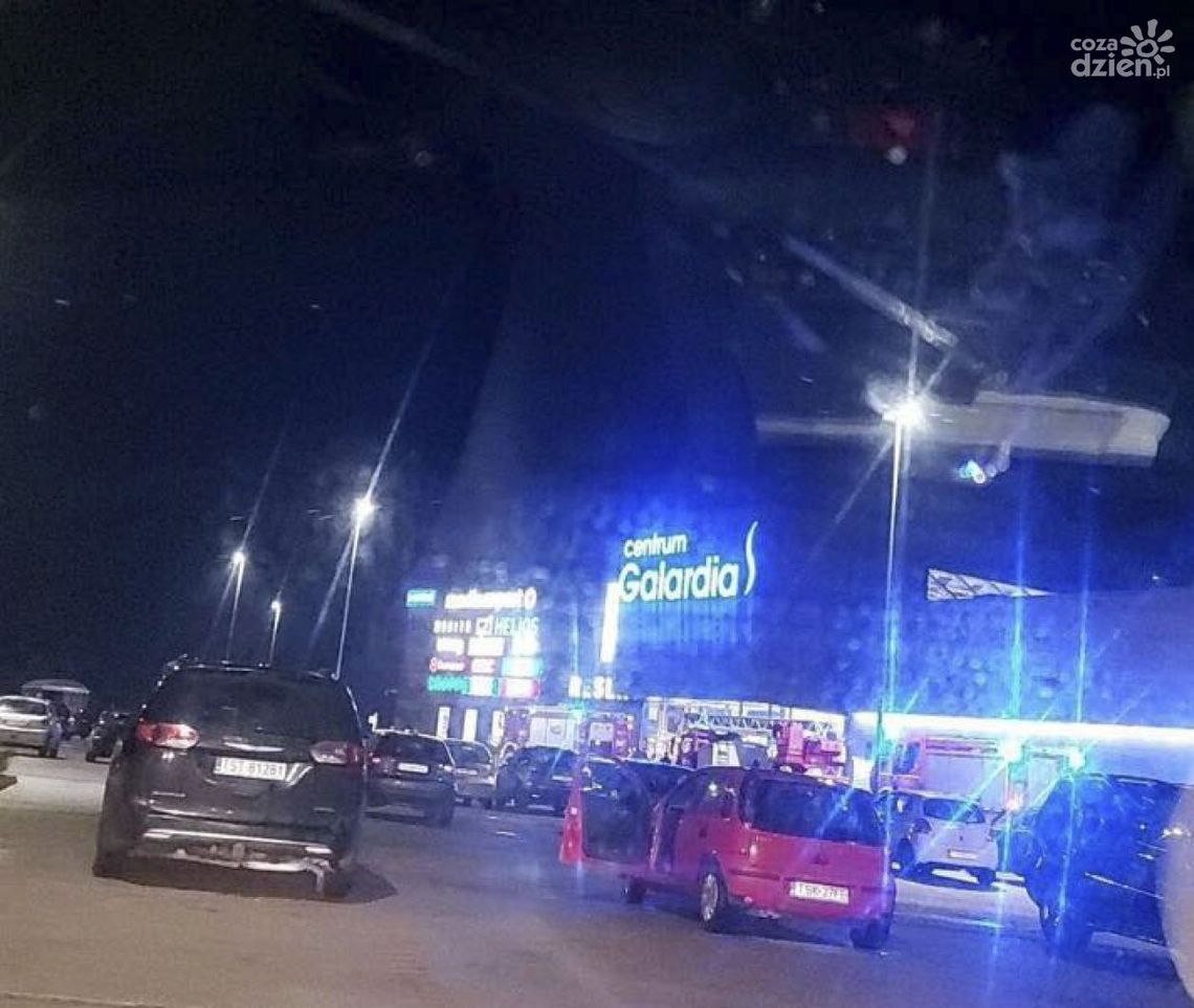 140 osób ewakuowanych z galerii w Starachowicach 140 osób ewakuowanych z galerii w Starachowicach