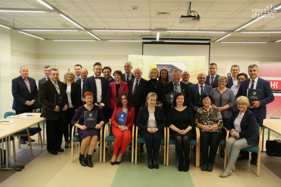 2,5 mln złotych dla seniorów i osób niepełnosprawnych 2,5 mln złotych dla seniorów i osób niepełnosprawnych