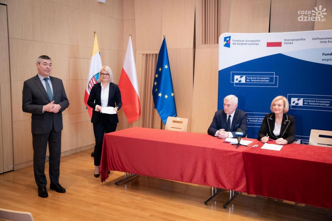 25 mln zł z Funduszy Europejskich na nowoczesną edukację w świętokrzyskiem 25 mln zł z Funduszy Europejskich na nowoczesną edukację w świętokrzyskiem