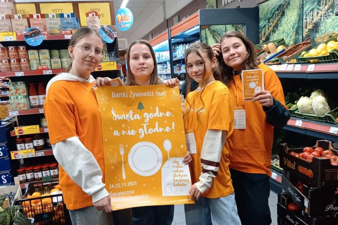 250 kg żywności uzbierali w ramach akcji „Święta godne, a nie głodne!” 250 kg żywności uzbierali w ramach akcji „Święta godne, a nie głodne!”