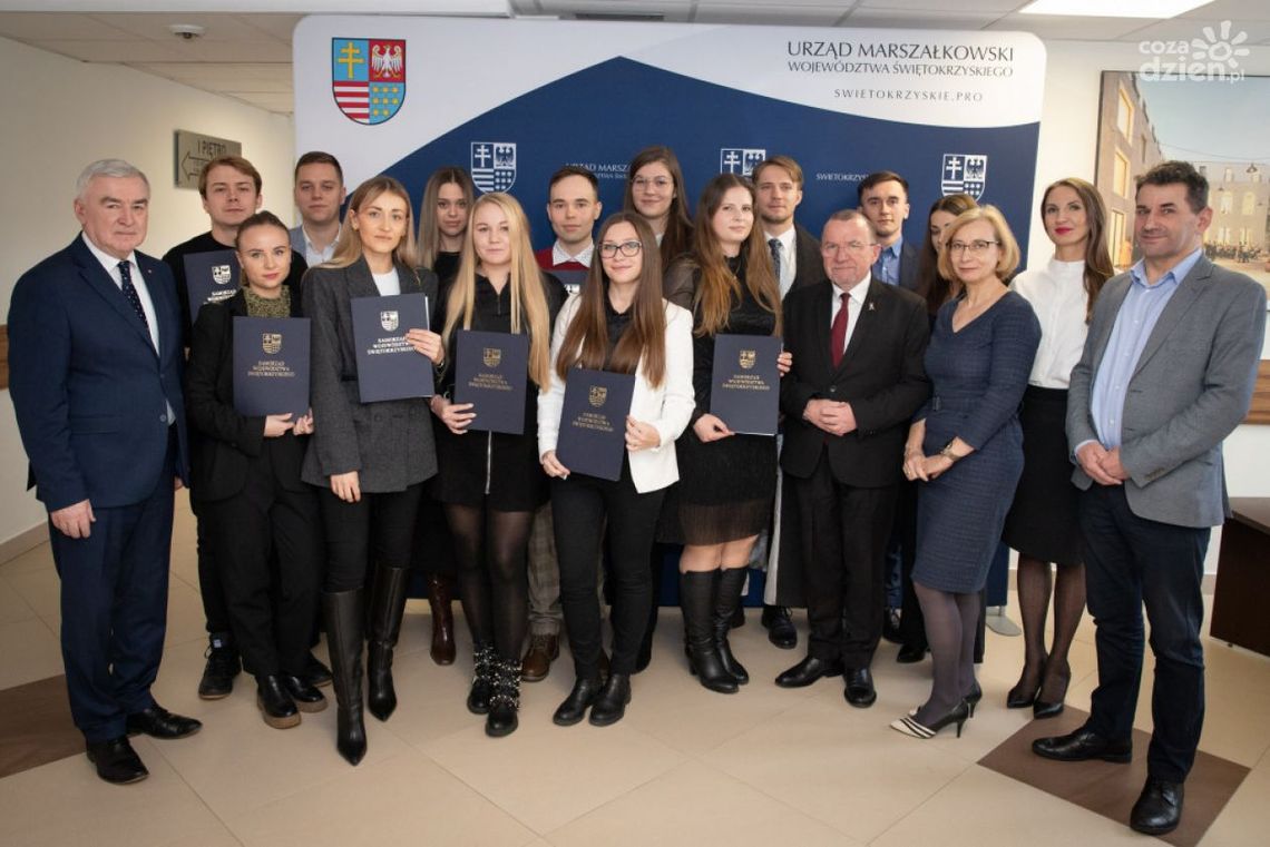 50 przyszłych lekarzy otrzyma wsparcie finansowe na rok akademicki 2023/2024 50 przyszłych lekarzy otrzyma wsparcie finansowe na rok akademicki 2023/2024