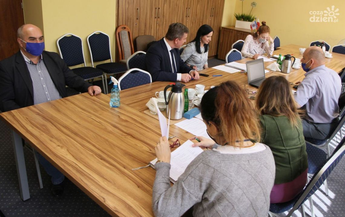 51 chętnych do pracy w Młodzieżowym Sejmiku Województwa Świętokrzyskiego 51 chętnych do pracy w Młodzieżowym Sejmiku Województwa Świętokrzyskiego