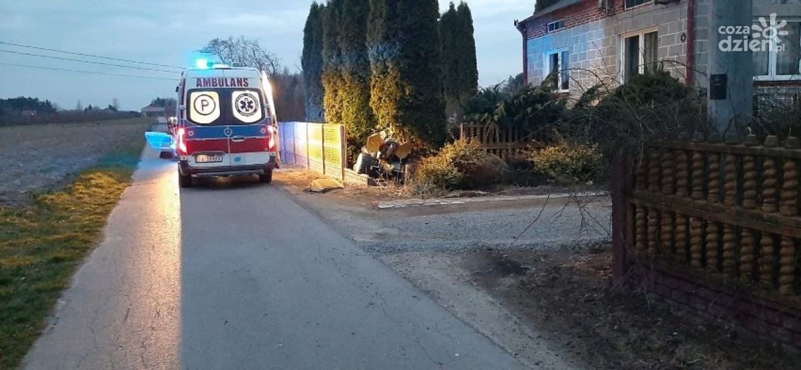 53 latek zginął uderzając quadem w ogrodzenie 53 latek zginął uderzając quadem w ogrodzenie