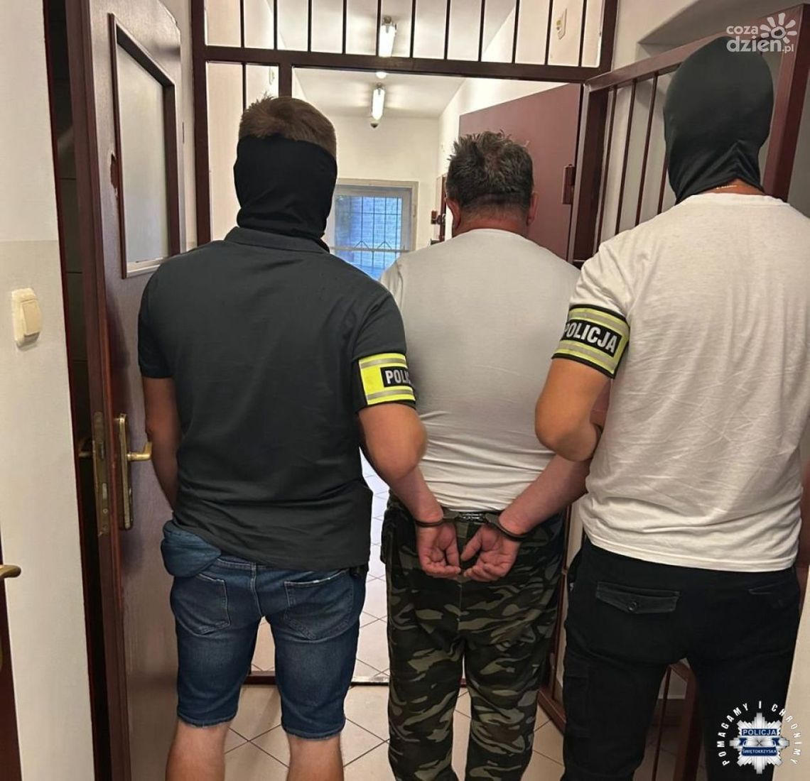 56-latek zatrzymany po brutalnym ataku na żonę. Grozi mu 25 lat 56-latek zatrzymany po brutalnym ataku na żonę. Grozi mu 25 lat