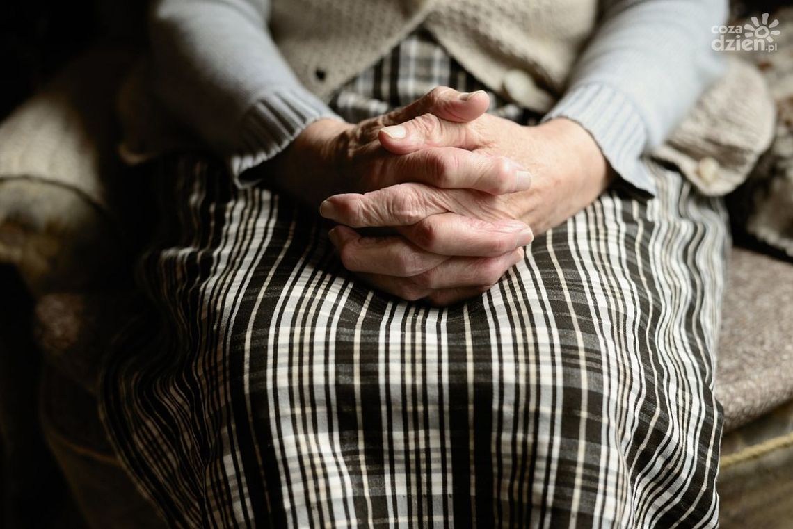 83-latka uwierzyła w historię o wypadku. Straciła 235 tys. złotych 83-latka uwierzyła w historię o wypadku. Straciła 235 tys. złotych