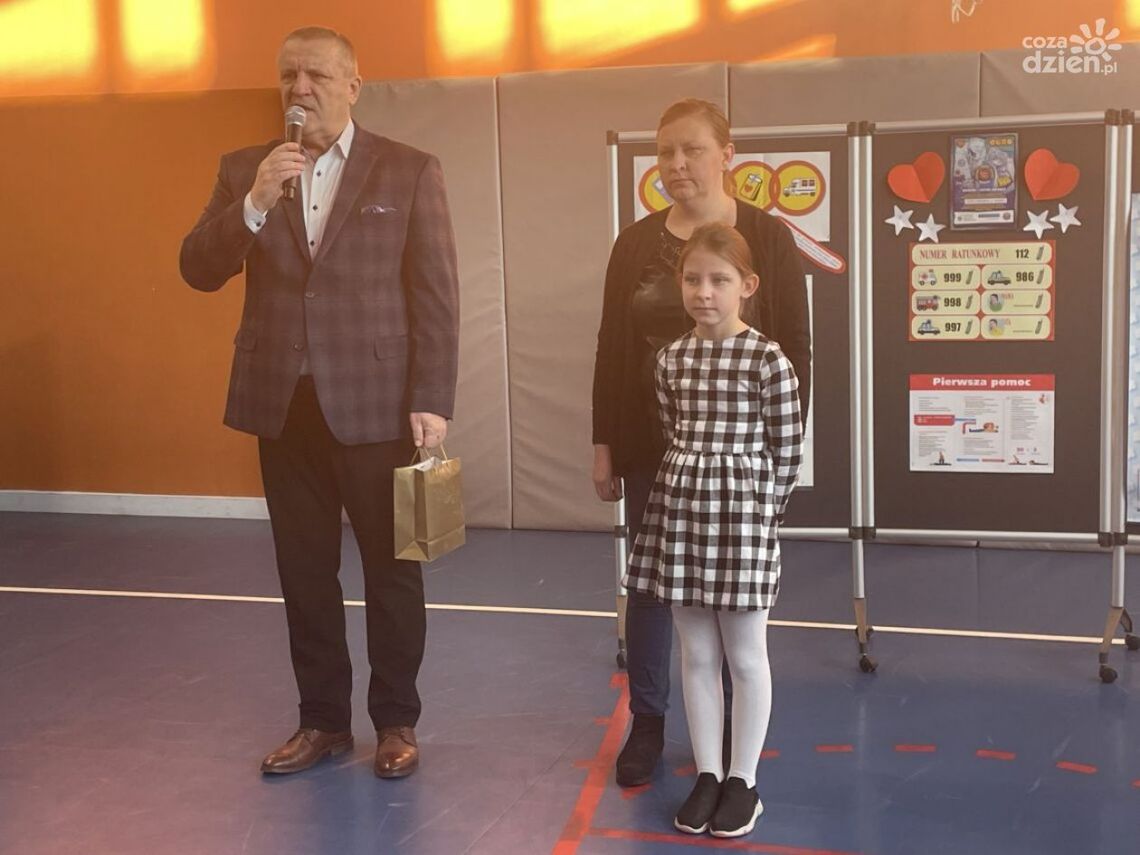 9-latka z Kunowa uratowała swoją mamę. Mała bohaterka otrzymała gratulacje 9-latka z Kunowa uratowała swoją mamę. Mała bohaterka otrzymała gratulacje