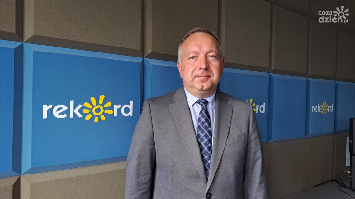 A.Łakomiec: Ostra Karta umożliwi mieszkańcom Ostrowca korzystanie z szeregu ofert, bonusów i zniżek nie tylko w gminnych jednostkach A.Łakomiec: Ostra Karta umożliwi mieszkańcom Ostrowca korzystanie z szeregu ofert, bonusów i zniżek nie tylko w gminnych jednostkach