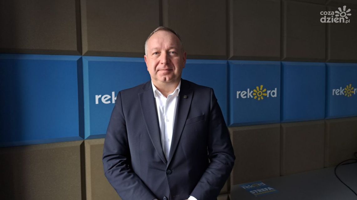 A. Łakomiec: Terenowy Punkt Paszportowy w Ostrowcu to potwierdzenie decentralizacji zadań państwa A. Łakomiec: Terenowy Punkt Paszportowy w Ostrowcu to potwierdzenie decentralizacji zadań państwa