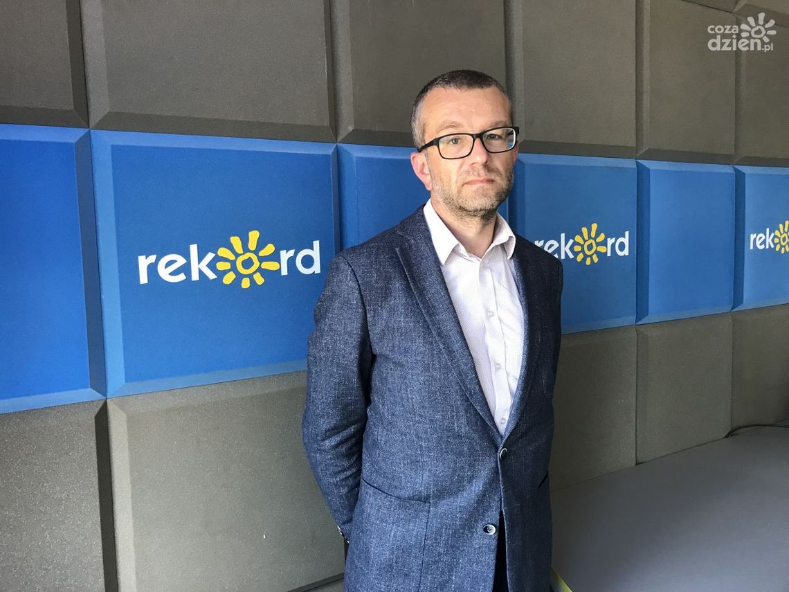 A.Przychodni: Srebrna moneta z krzemieniem to godna pamiątka 100-lecia odkrycia neolitycznych kopalni krzemienia pasiastego A.Przychodni: Srebrna moneta z krzemieniem to godna pamiątka 100-lecia odkrycia neolitycznych kopalni krzemienia pasiastego