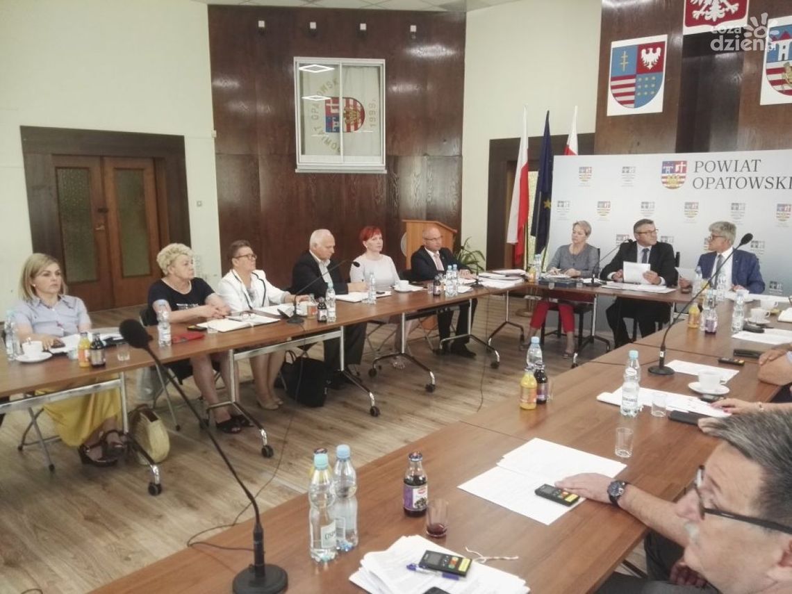 Absolutorium dla zarządu powiatu opatowskiego