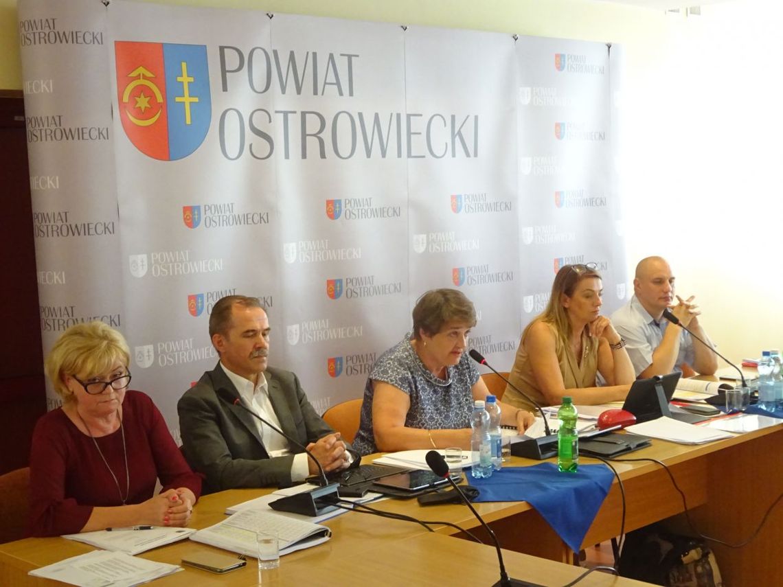 Absolutorium dla zarządu powiatu ostrowieckiego Absolutorium dla zarządu powiatu ostrowieckiego