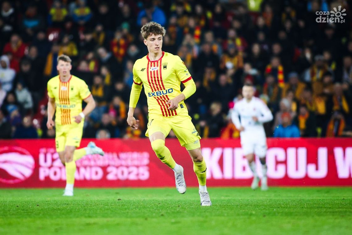 Adam Chojecki przedłużył kontrakt z Koroną Kielce i został wypożyczony Adam Chojecki przedłużył kontrakt z Koroną Kielce i został wypożyczony