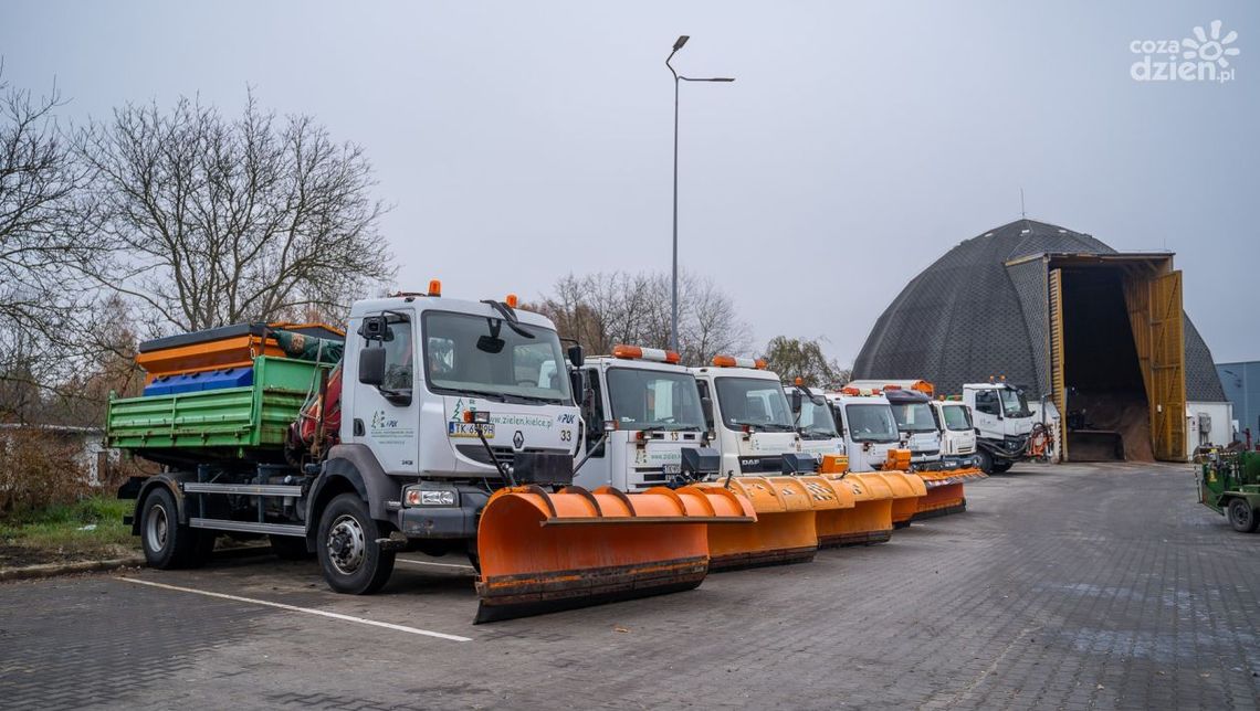 Akcja zima na kieleckich drogach. Sprzęt czeka w gotowości Akcja zima na kieleckich drogach. Sprzęt czeka w gotowości
