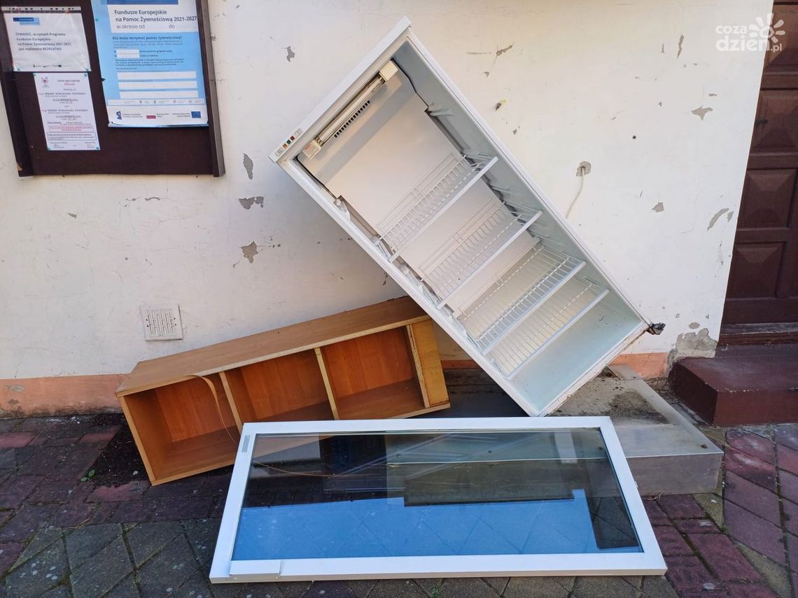 Akt wandalizmu w Ostrowcu! Zniszczono jedyną w mieście jadłodzielnię