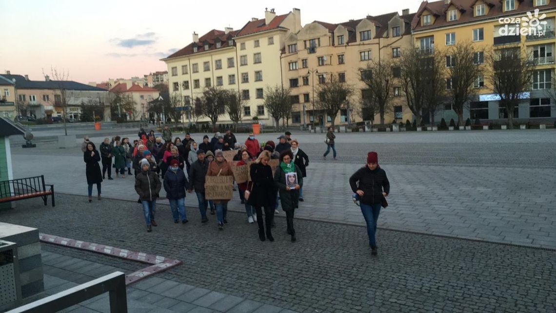 Aktywistki zbierają podpisy Aktywistki zbierają podpisy