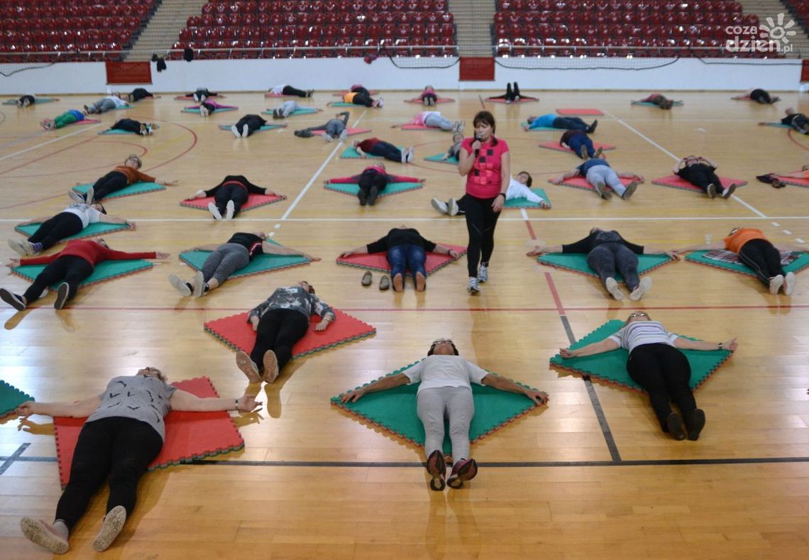 Aktywni seniorzy wzmacniają kręgosłupy