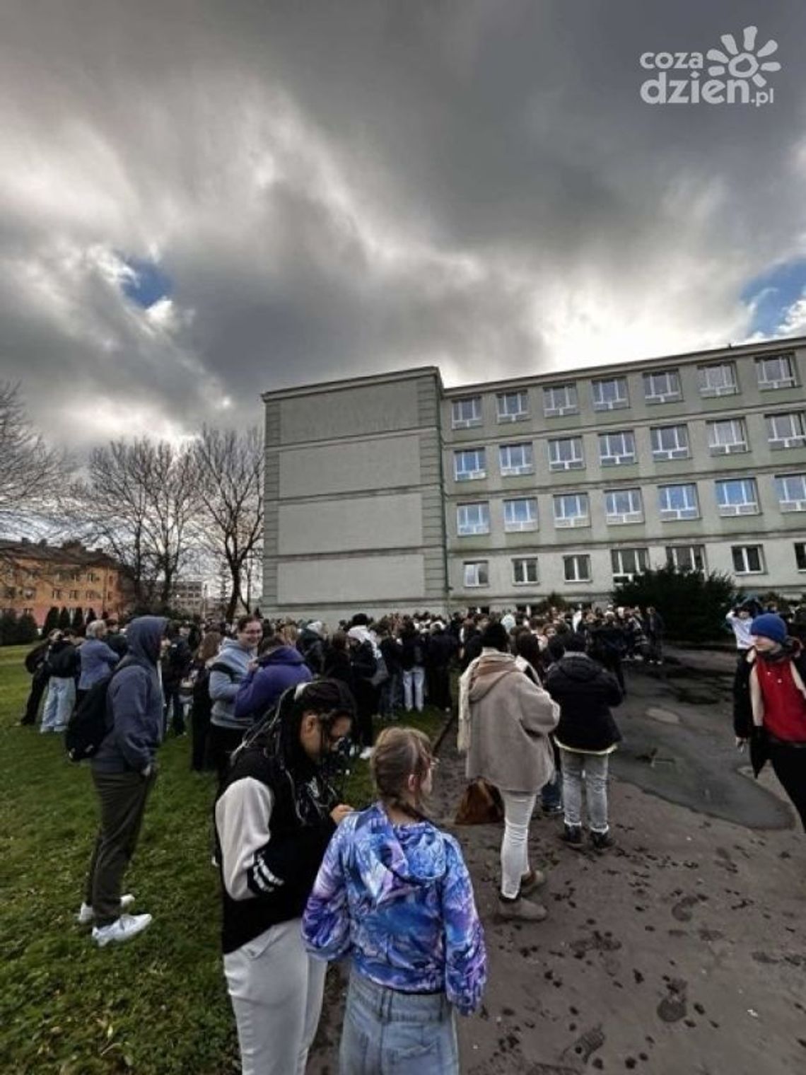 Alarm bombowy w ostrowieckim "Staszicu"