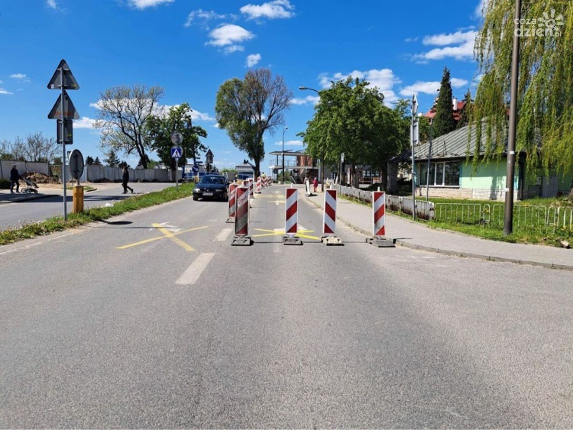 Aleja 3 Maja w Ostrowcu jednokierunkowa Aleja 3 Maja w Ostrowcu jednokierunkowa