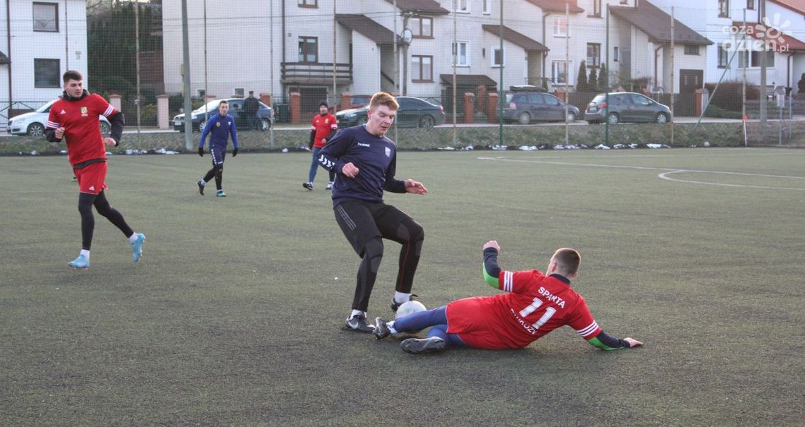 Alitu Ożarów – Walka z Sokołem Nisko i Spartą Dwikozy zakończona zwycięstwem i porażką Alitu Ożarów – Walka z Sokołem Nisko i Spartą Dwikozy zakończona zwycięstwem i porażką
