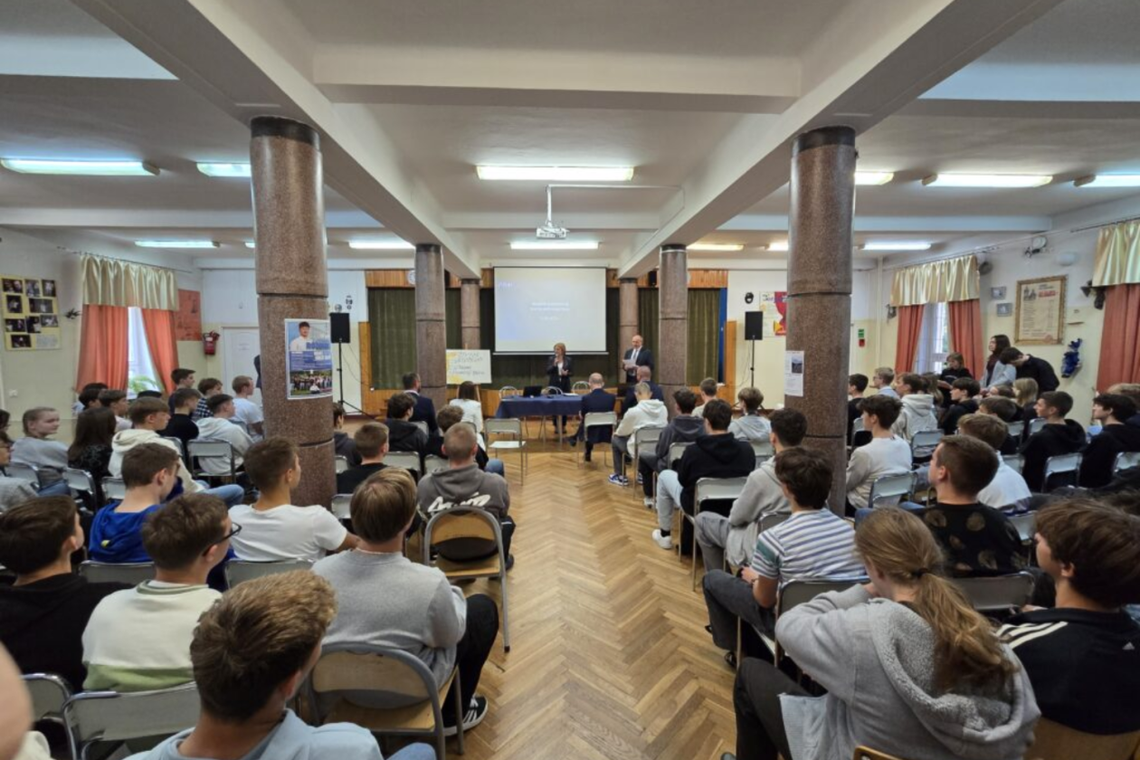 Altar patronem klas w VI LO w Kielcach – nowa współpraca na rzecz edukacji technologicznej Altar patronem klas w VI LO w Kielcach – nowa współpraca na rzecz edukacji technologicznej