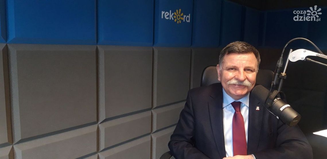 Andrzej Kryj: Łączenie dotacji dla mediów publicznych ze środkami na onkologię to element kampanii