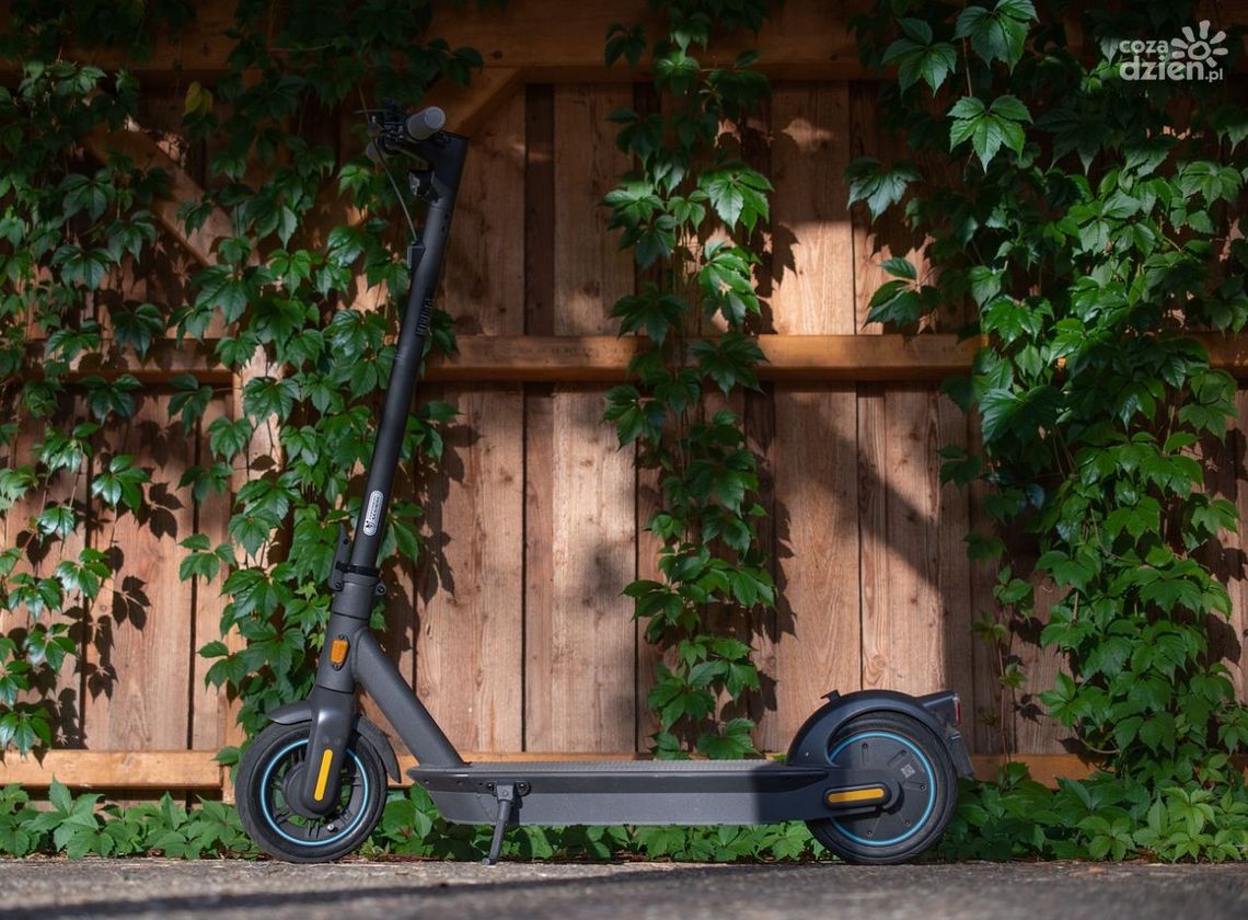 Apel Policji: Bezpieczna jazda hulajnogą elektryczną – obowiązki i przepisy Apel Policji: Bezpieczna jazda hulajnogą elektryczną – obowiązki i przepisy