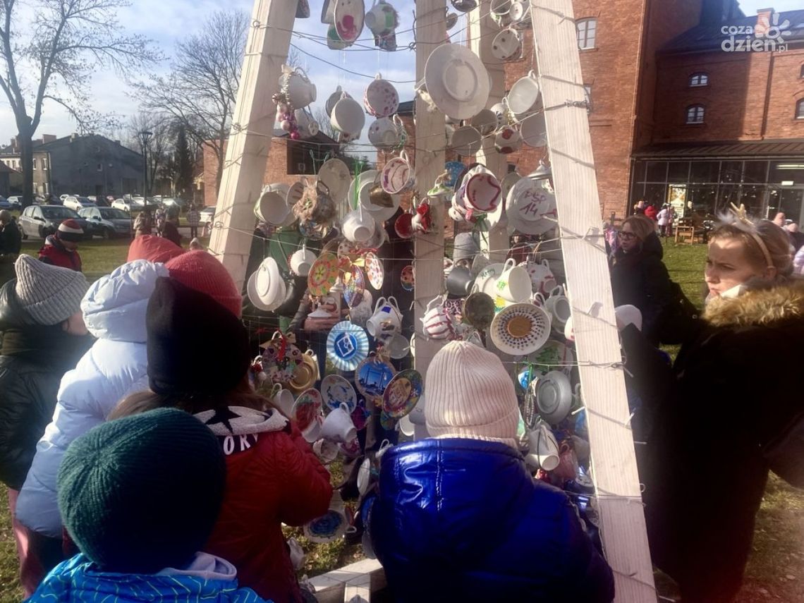 Artystyczna choinka zdobi Ostrowiecki Browar Kultury Artystyczna choinka zdobi Ostrowiecki Browar Kultury