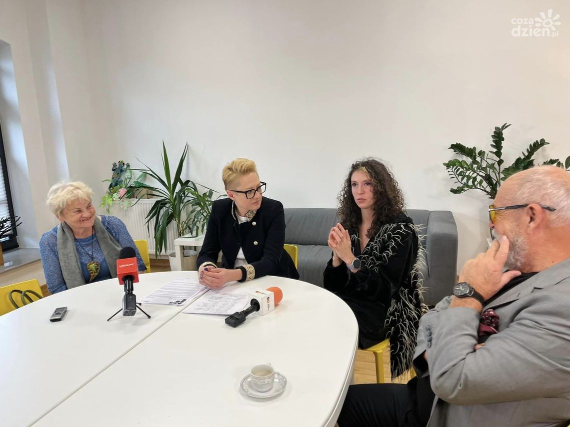 Artystyczna jesień w ostrowieckiej galerii sztuki
Artystyczna jesień w ostrowieckiej galerii sztuki