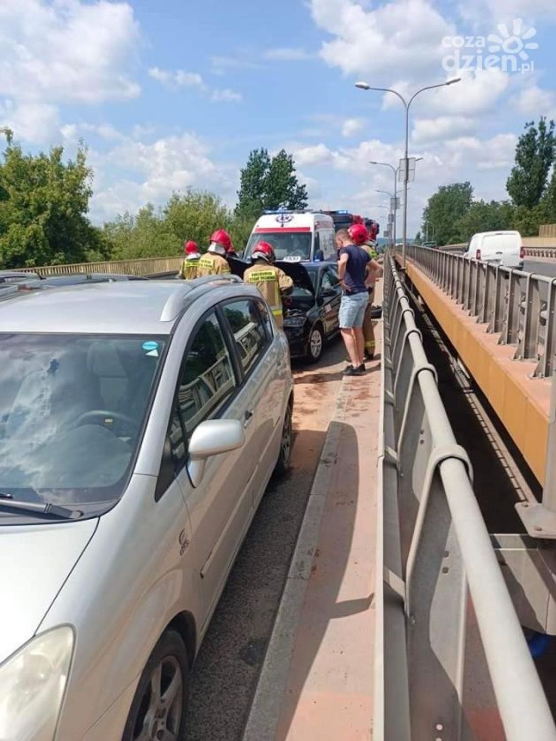 Auto jechało pod prąd, wypadek na ul. Krakowskiej